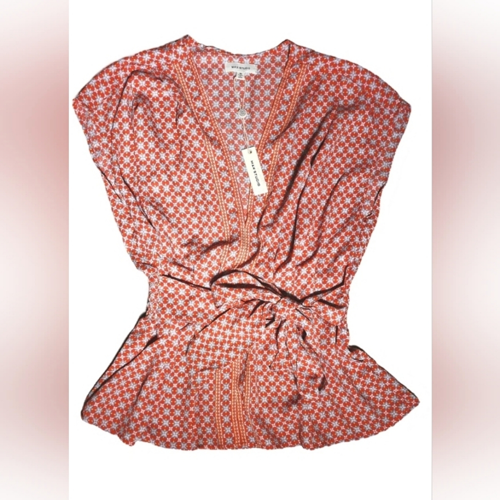 Max Studio NWT tie front blouse, size medium